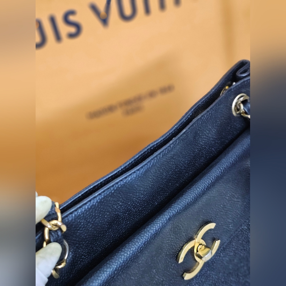 Chanel Caviar Leather Shoulder Bag - Picture 8 of 16